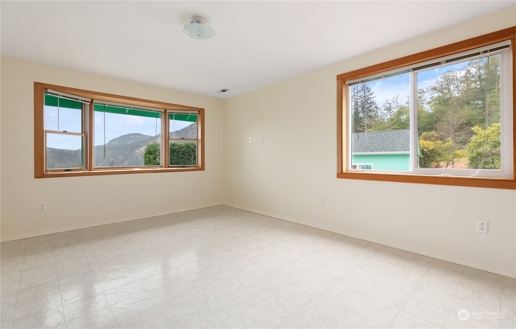4736 Sharpe Road Anacortes, WA 98221 - Photo 10 of 40 an empty room with a window