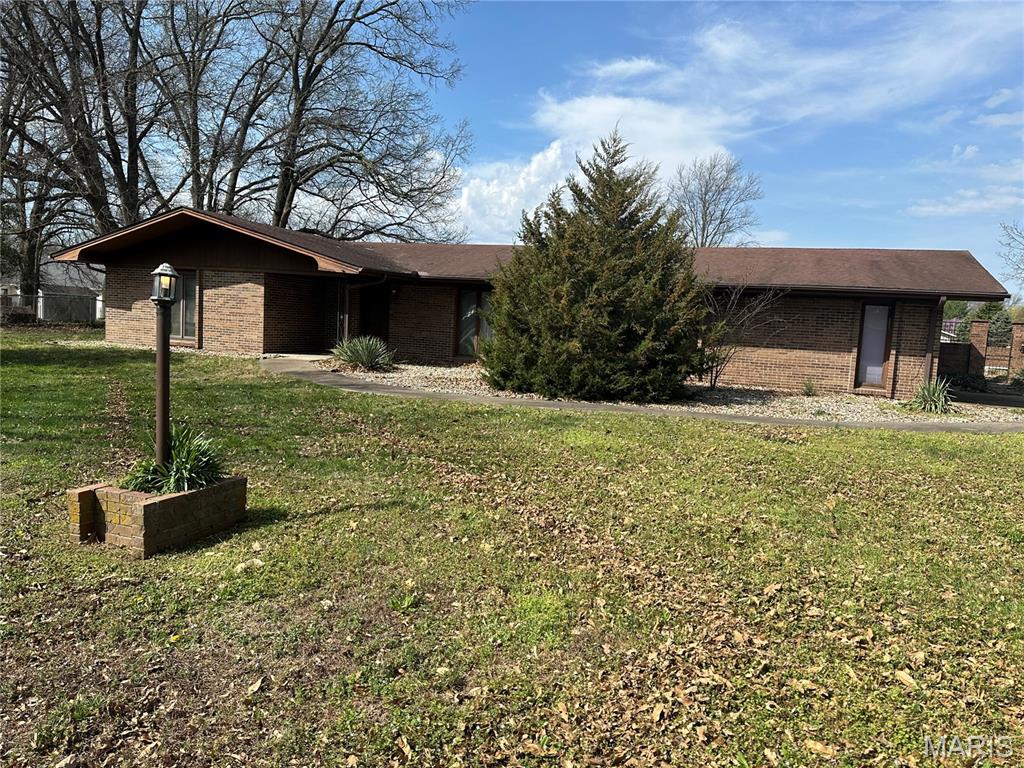 801 North James Street Sparta, IL 62286 - Photo 2 of 20