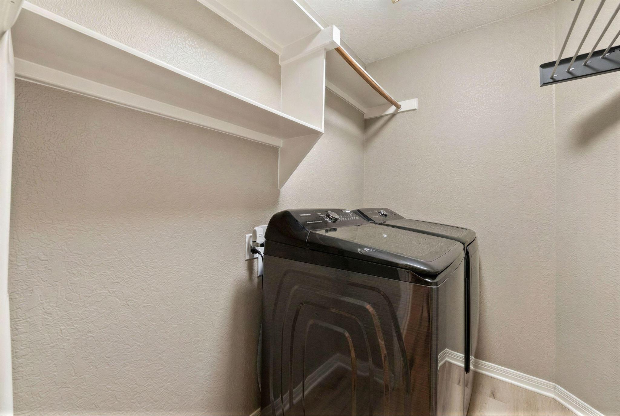 13231 Armaga Springs Road Austin, TX 78727 - Photo 33 of 36 Laundry room with a textured wall and washing machine and clothes dryer