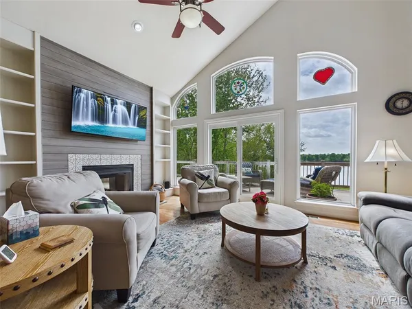 $294,900 | 25 Brickyard Drive, Golden Eagle, IL 62036