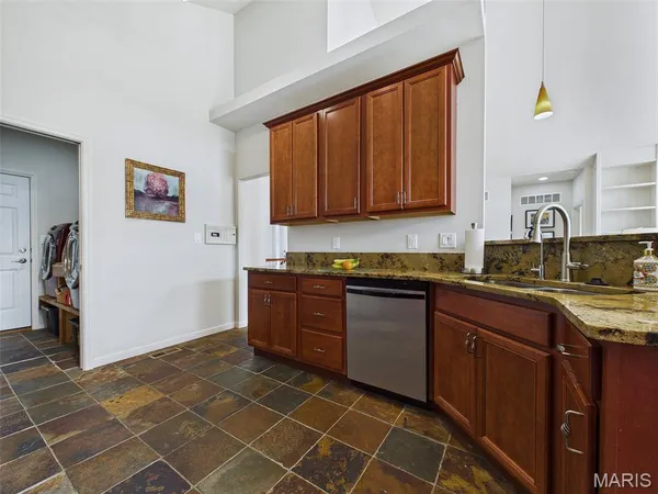 $294,900 | 25 Brickyard Drive, Golden Eagle, IL 62036