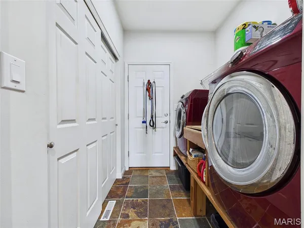 $294,900 | 25 Brickyard Drive, Golden Eagle, IL 62036