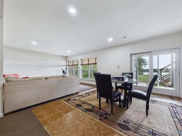 $294,900 | 25 Brickyard Drive, Golden Eagle, IL 62036