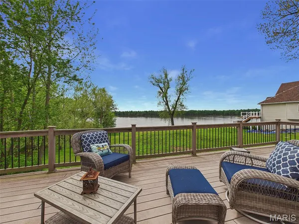 $294,900 | 25 Brickyard Drive, Golden Eagle, IL 62036