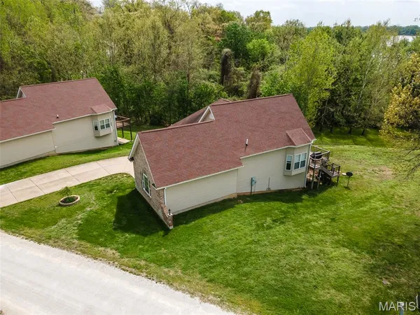 $294,900 | 25 Brickyard Drive, Golden Eagle, IL 62036