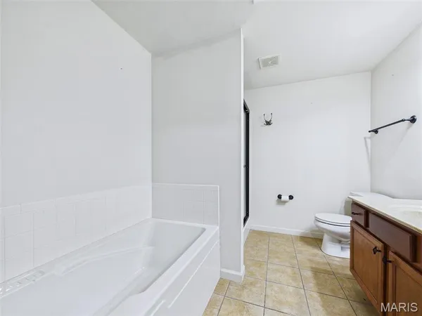 $294,900 | 25 Brickyard Drive, Golden Eagle, IL 62036