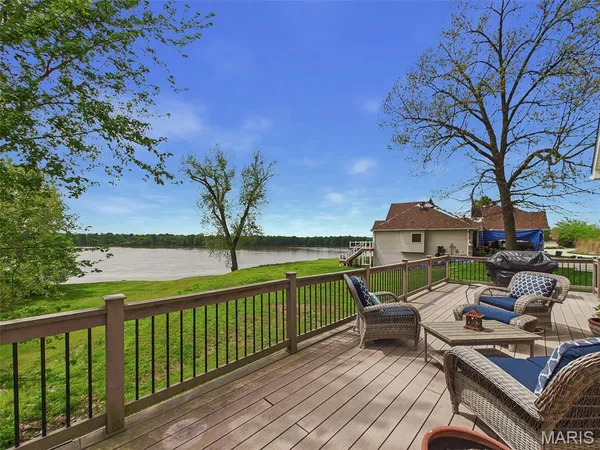 $294,900 | 25 Brickyard Drive, Golden Eagle, IL 62036