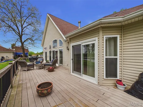 $294,900 | 25 Brickyard Drive, Golden Eagle, IL 62036