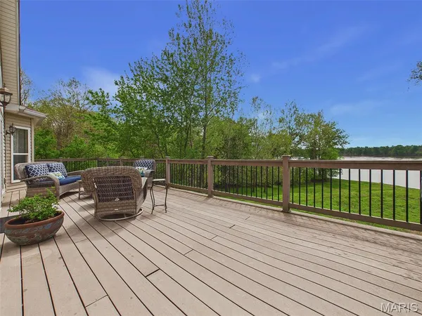 $294,900 | 25 Brickyard Drive, Golden Eagle, IL 62036