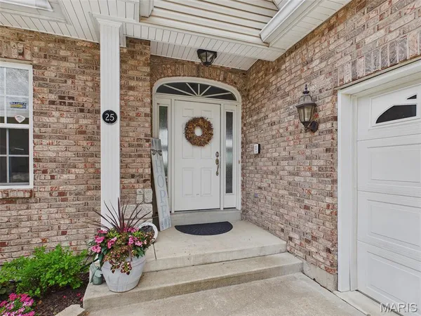 $294,900 | 25 Brickyard Drive, Golden Eagle, IL 62036