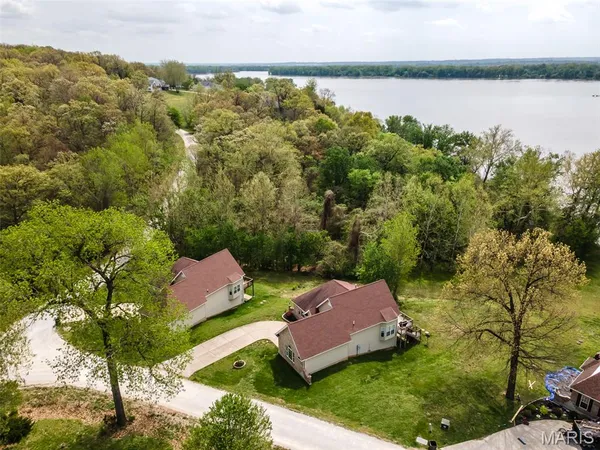 $294,900 | 25 Brickyard Drive, Golden Eagle, IL 62036