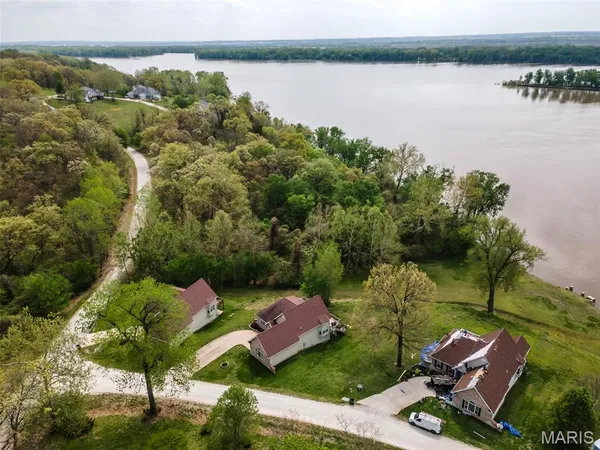 $294,900 | 25 Brickyard Drive, Golden Eagle, IL 62036