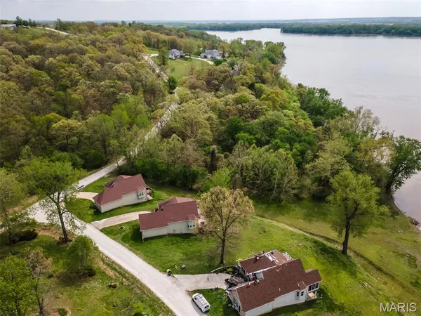 $294,900 | 25 Brickyard Drive, Golden Eagle, IL 62036