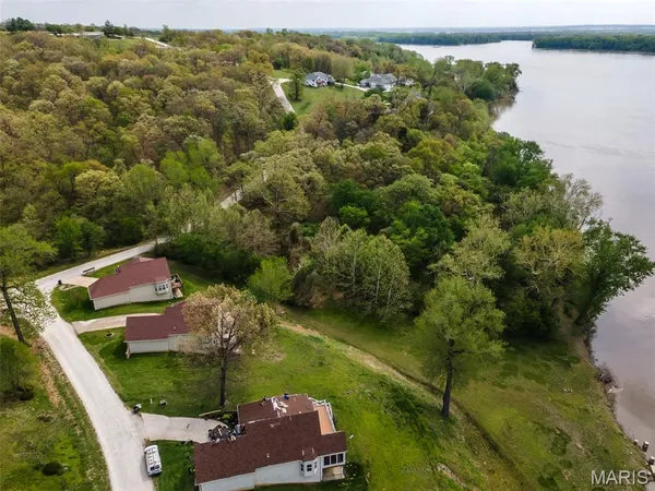 $294,900 | 25 Brickyard Drive, Golden Eagle, IL 62036