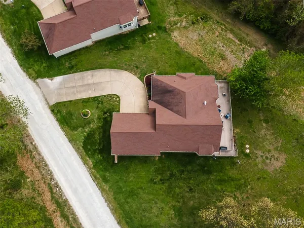 $294,900 | 25 Brickyard Drive, Golden Eagle, IL 62036