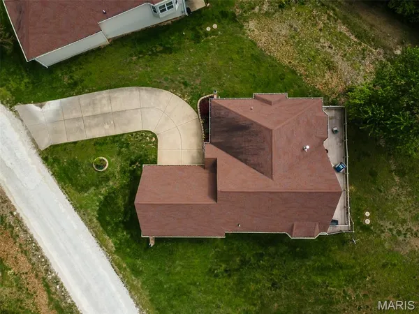 $294,900 | 25 Brickyard Drive, Golden Eagle, IL 62036