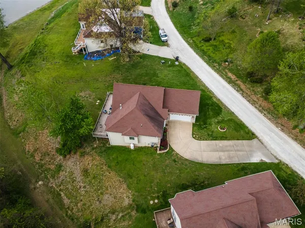 $294,900 | 25 Brickyard Drive, Golden Eagle, IL 62036