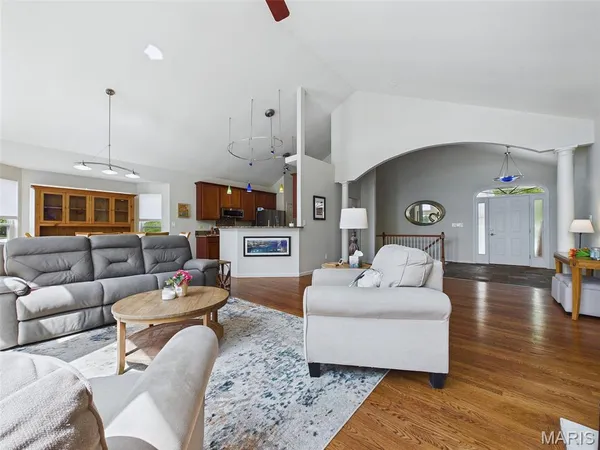 $294,900 | 25 Brickyard Drive, Golden Eagle, IL 62036