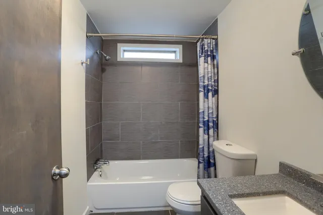 a bathroom with a toilet and a bath tub