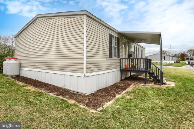 a view of a back yard of the house