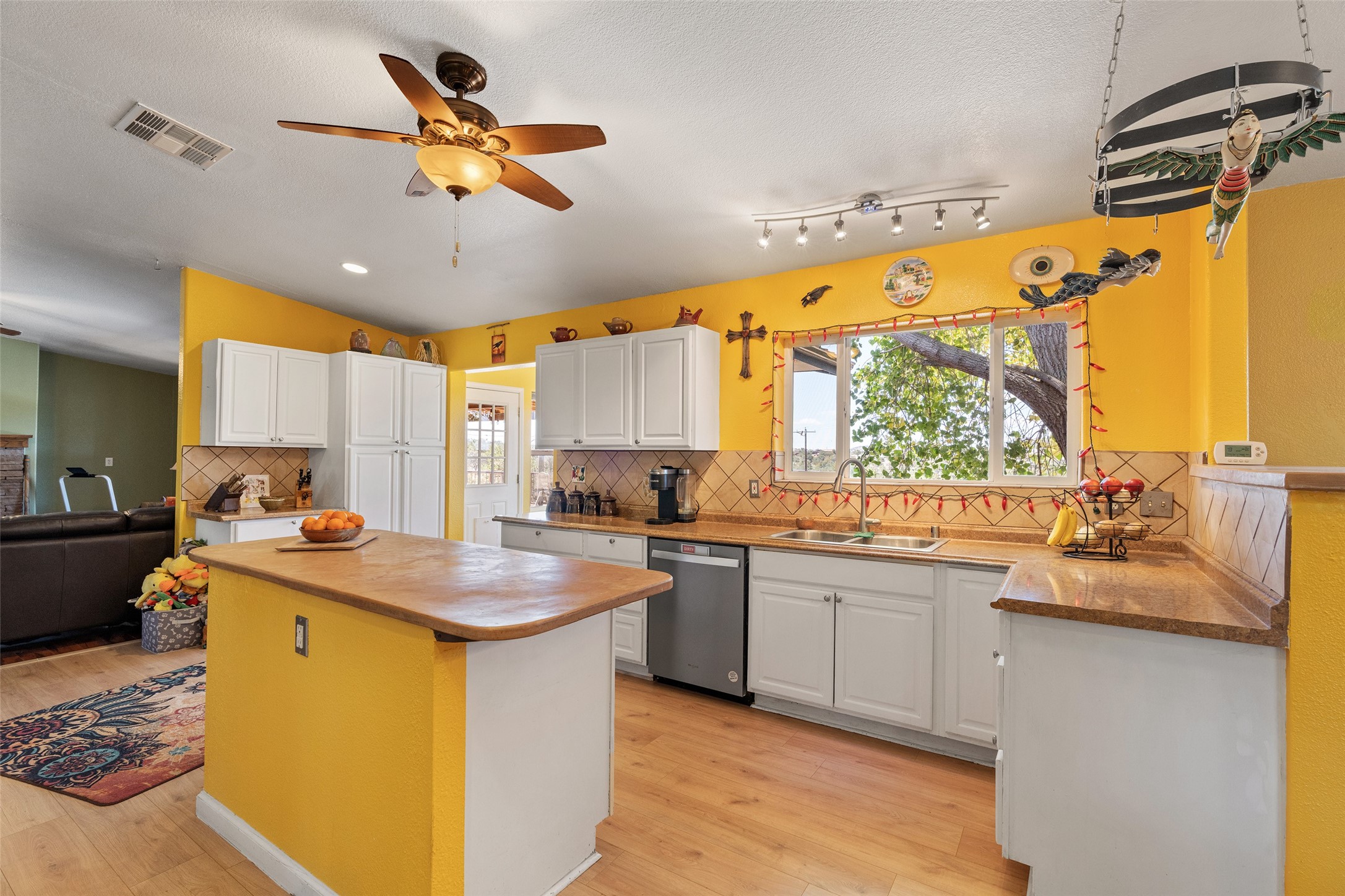 12 Apache Ridge Road Santa Fe, NM 87505 - Photo 21 of 69 kitchen