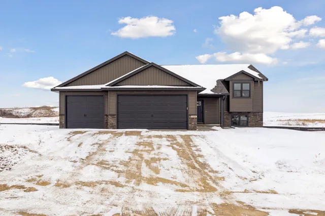 $389,900 | 485 Coyote Way, New Richmond, WI 54017
