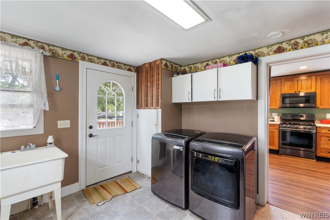 2426 Black House Road Warsaw, NY 14569 - Photo 5 of 27 Mudroom