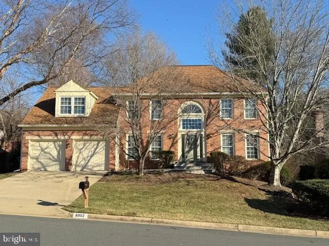 $900,000 | 6902 Compton Heights Circle, Clifton, VA 20124