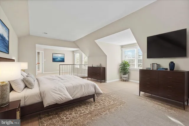 $900,000 | 6902 Compton Heights Circle, Clifton, VA 20124