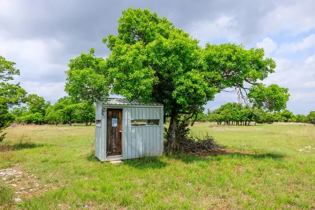 $1,095,000 | 2050 Adj Lane, Fredericksburg, TX 78624