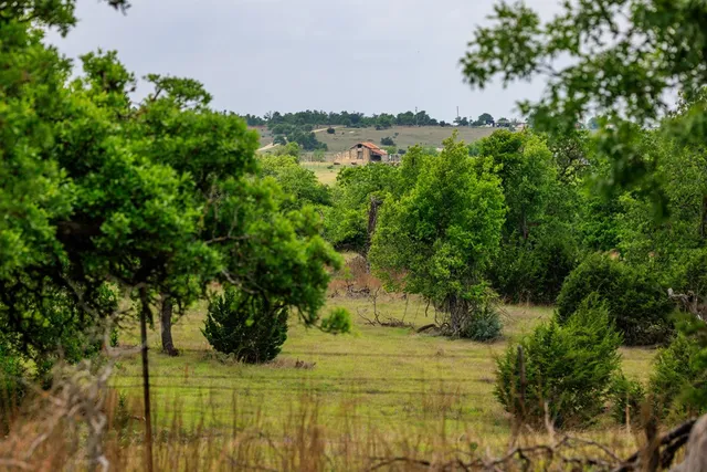 $1,095,000 | 2050 Adj Lane, Fredericksburg, TX 78624