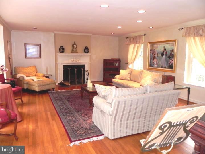 1121 Brynlawn Road Villanova, PA 19085 - Photo 8 of 25 Living Room