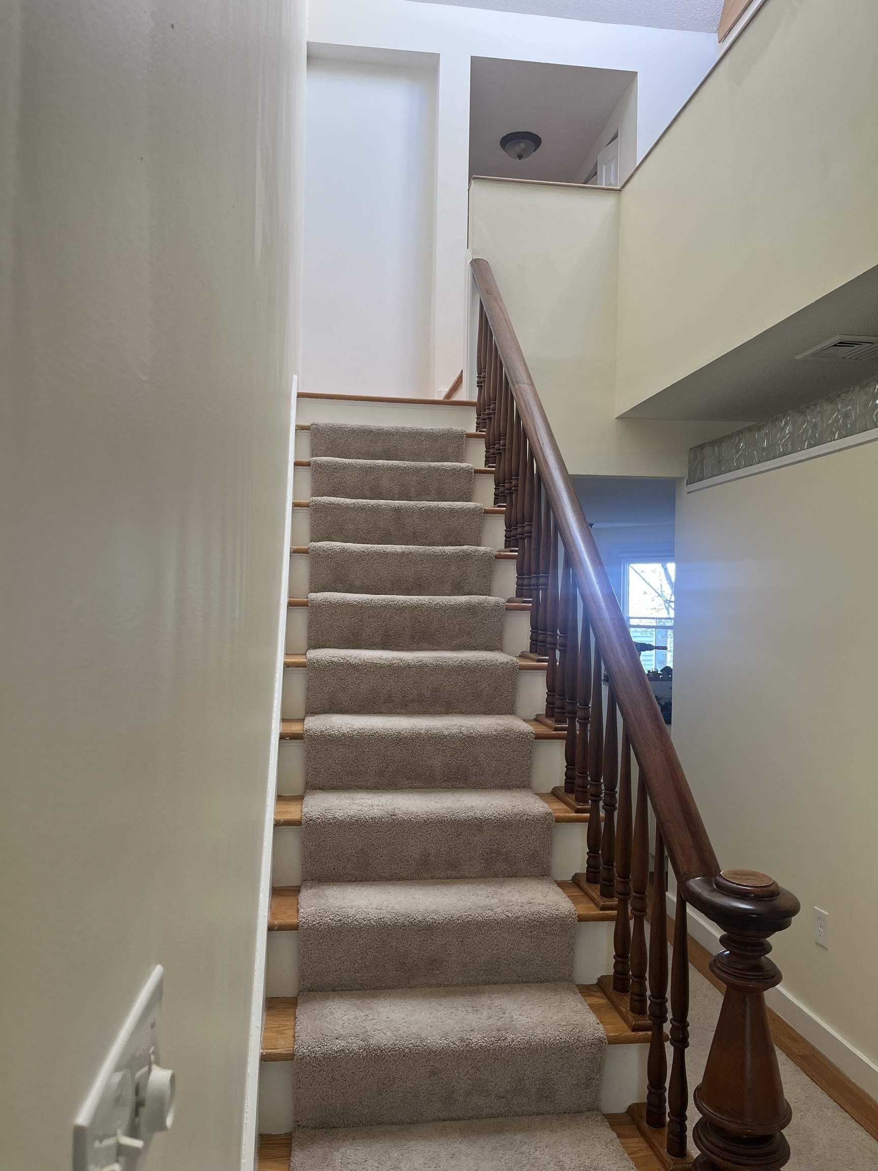 896 Quinnipiac Avenue, Unit 3 New Haven, CT 06513 - Photo 13 of 38 a view of entryway