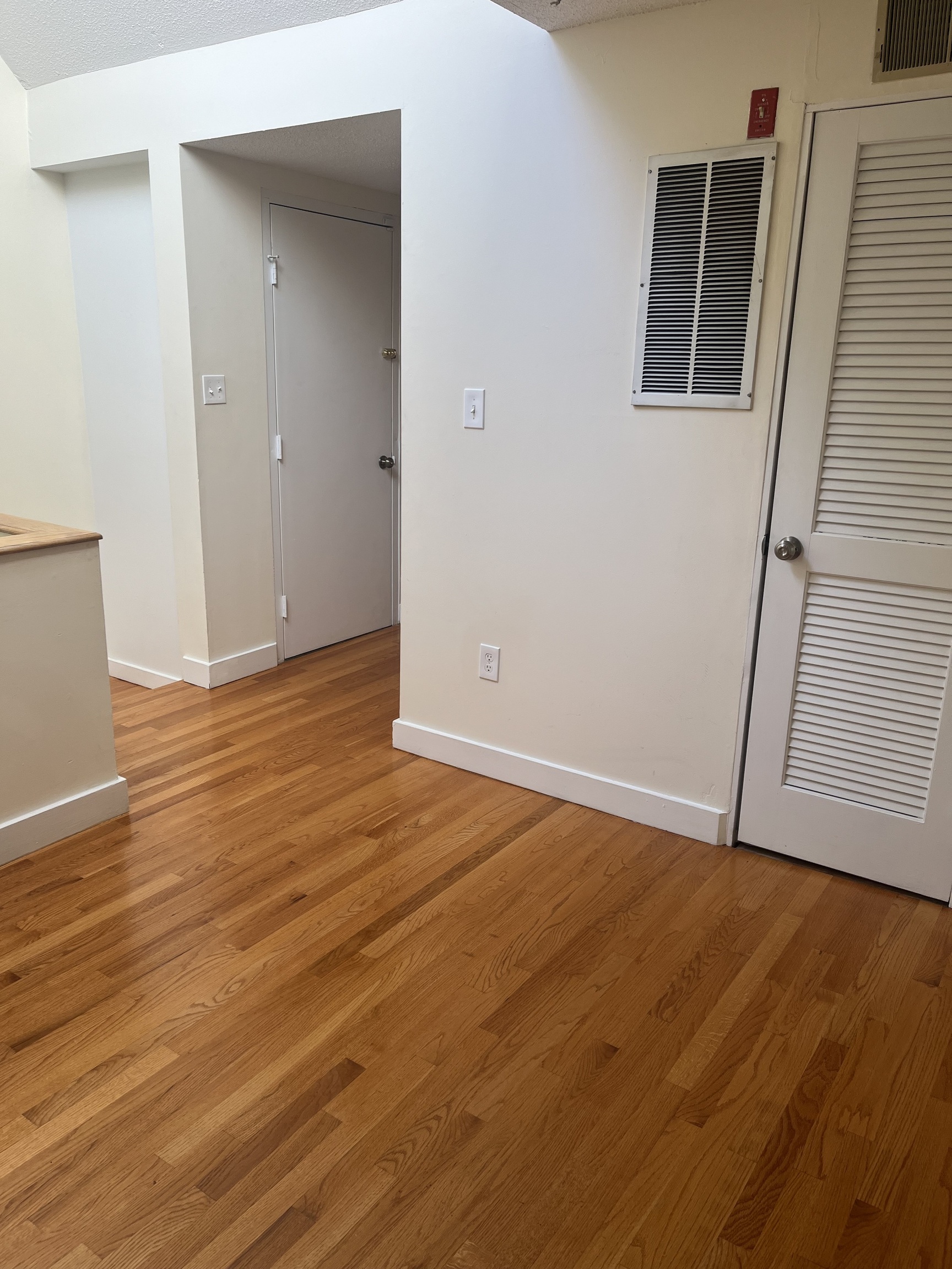 896 Quinnipiac Avenue, Unit 3 New Haven, CT 06513 - Photo 20 of 38 a view of an empty room with wooden floor