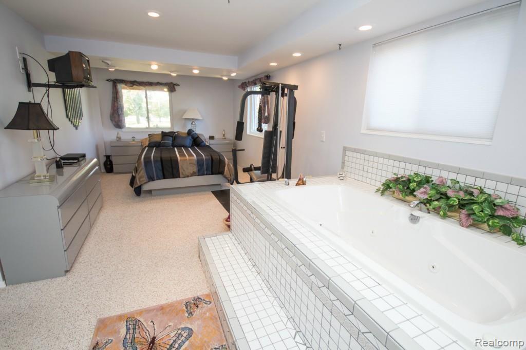 10570 White Lake Road Fenton, MI 48430 - Photo 45 of 51 IMG_0221.jpg