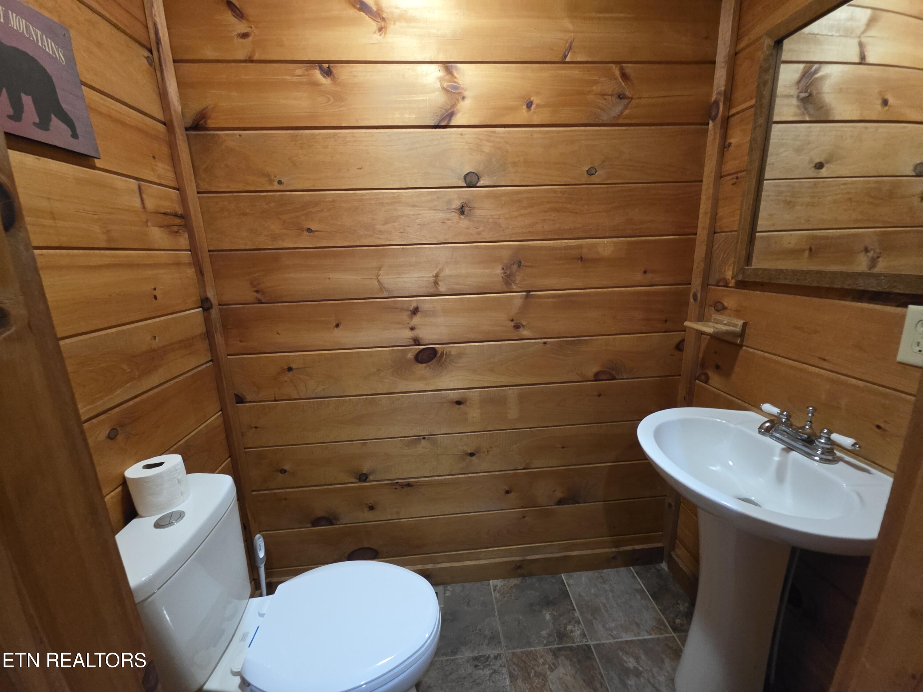 2560 Goose Gap Road Sevierville, TN 37876 - Photo 3 of 27 Bath - half