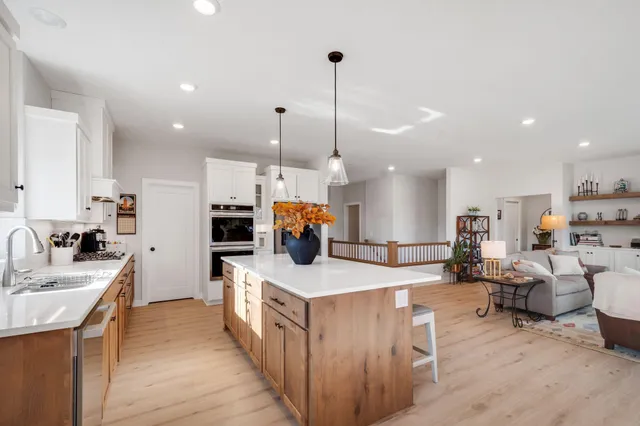 $799,900 | 4956 Minnesota Street Southeast, Prior Lake, MN 55372