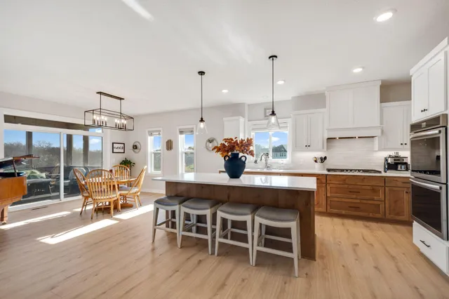 $799,900 | 4956 Minnesota Street Southeast, Prior Lake, MN 55372