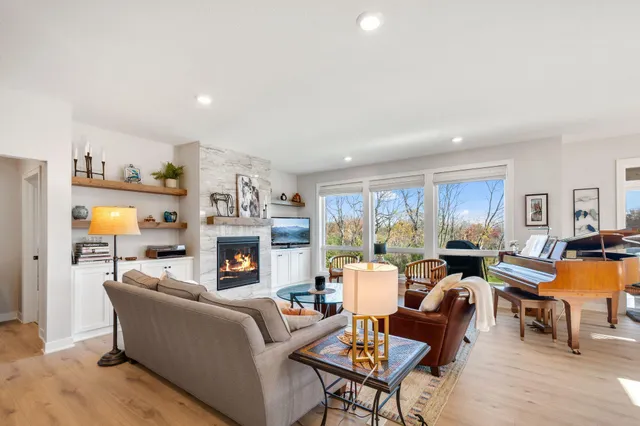 $799,900 | 4956 Minnesota Street Southeast, Prior Lake, MN 55372