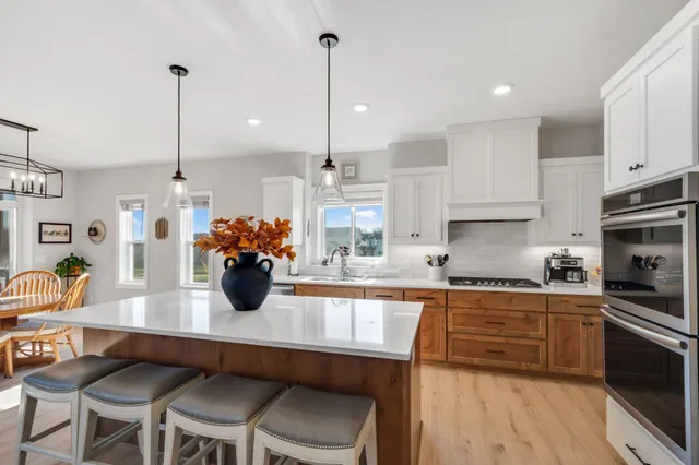 $799,900 | 4956 Minnesota Street Southeast, Prior Lake, MN 55372