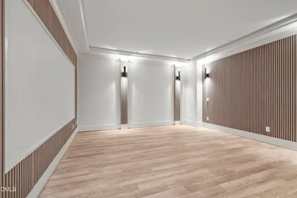 a close view of sink and tap