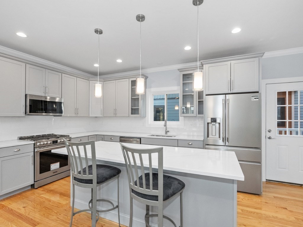 24 Tolman Street, Unit 2 Waltham, MA 02453 - Photo 2 of 33