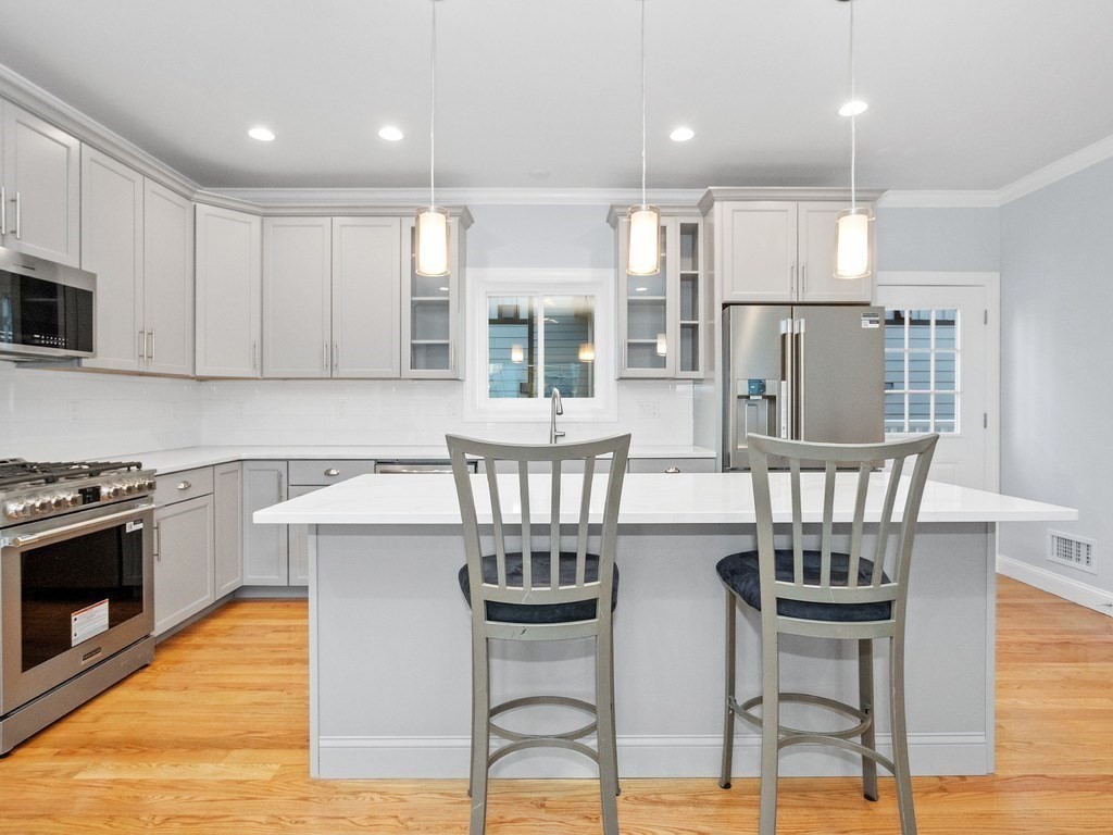 24 Tolman Street, Unit 2 Waltham, MA 02453 - Photo 3 of 33