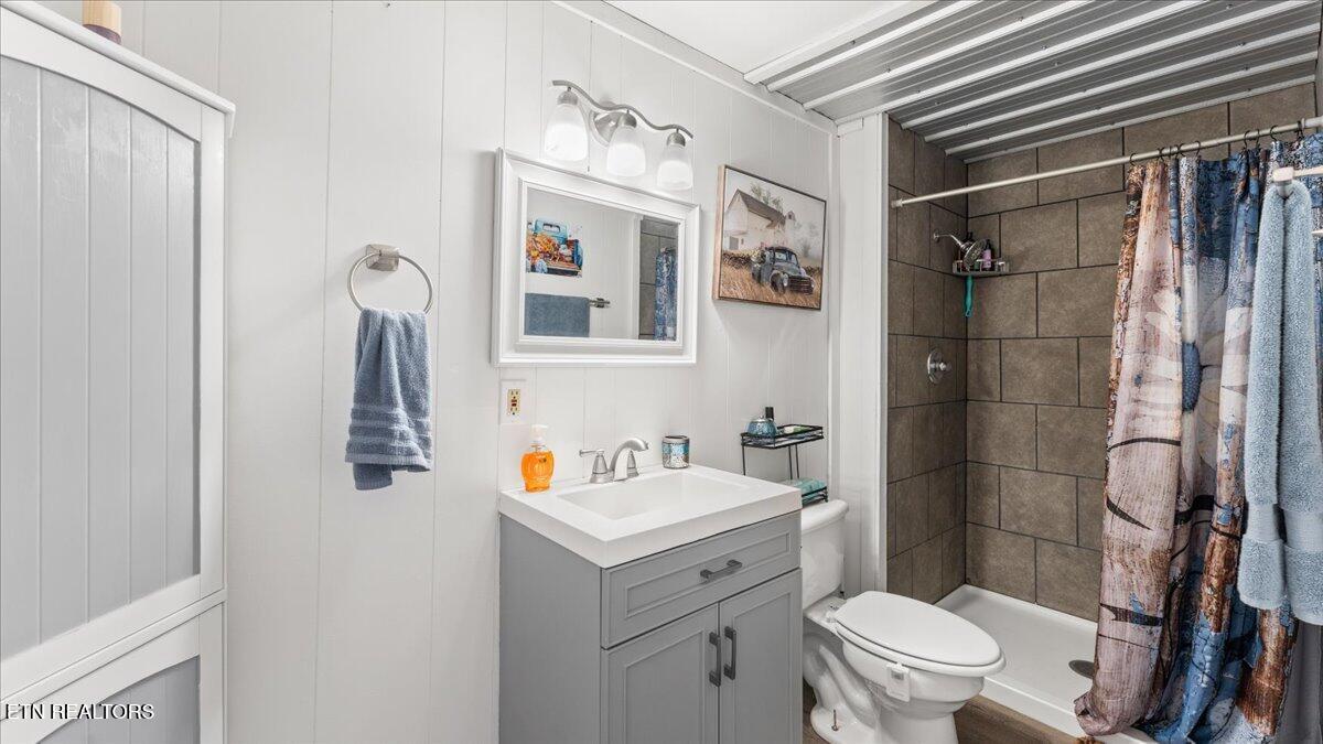 1501 Dockery Hollow Road Sevierville, TN 37876 - Photo 17 of 35 17-Primary Bath