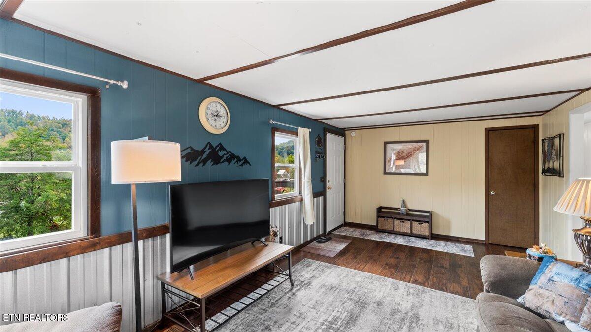 1501 Dockery Hollow Road Sevierville, TN 37876 - Photo 7 of 35 07-Living Room