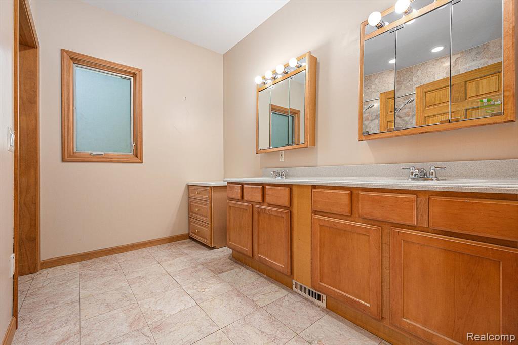 1335 Butcher Road Fenton, MI 48430 - Photo 23 of 55