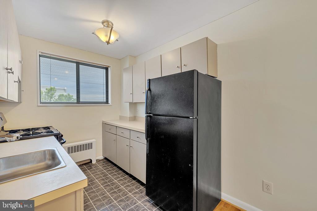 305 C Street Northeast, Unit 302 Washington, DC 20002 - Photo 9 of 26 Kitchen