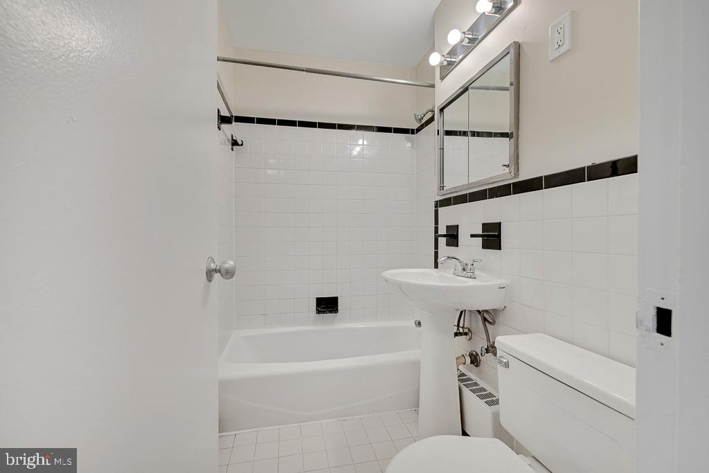305 C Street Northeast, Unit 302 Washington, DC 20002 - Photo 10 of 26 Bathroom