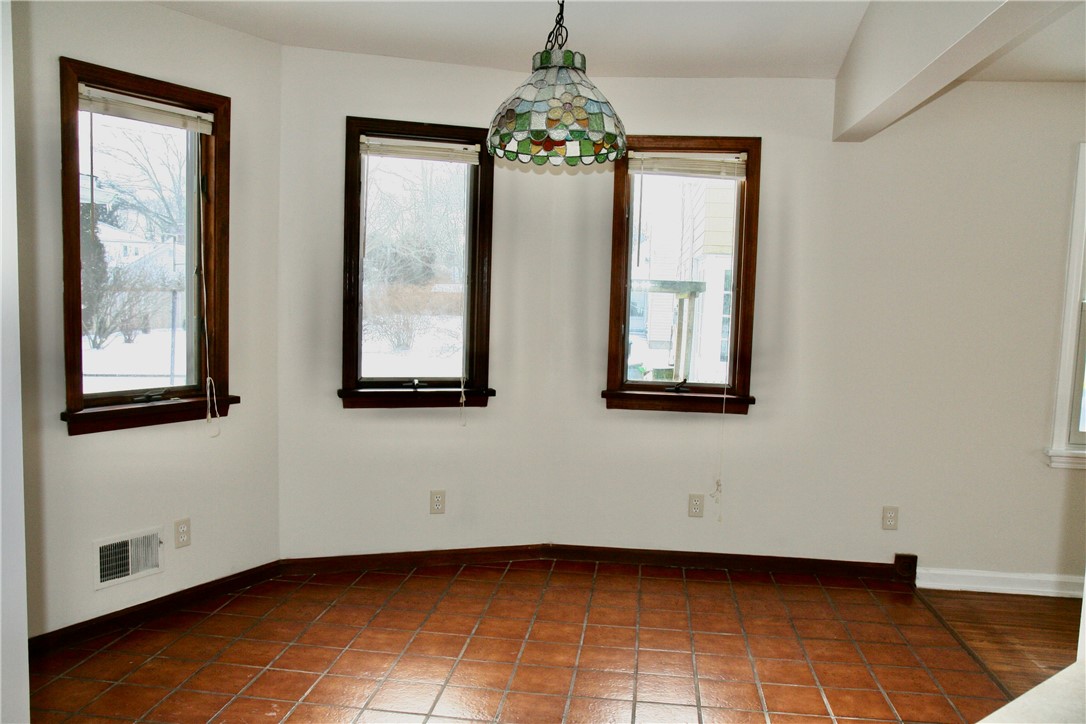 120 Sydenham Road Irondequoit, NY 14609 - Photo 11 of 41