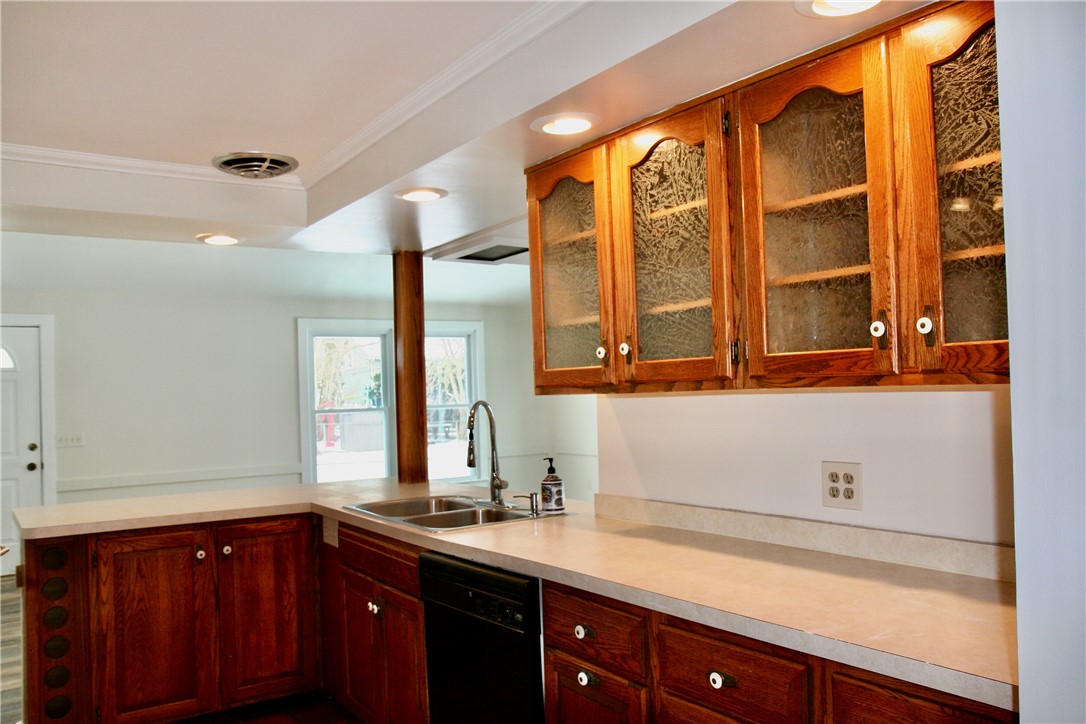 120 Sydenham Road Irondequoit, NY 14609 - Photo 12 of 41